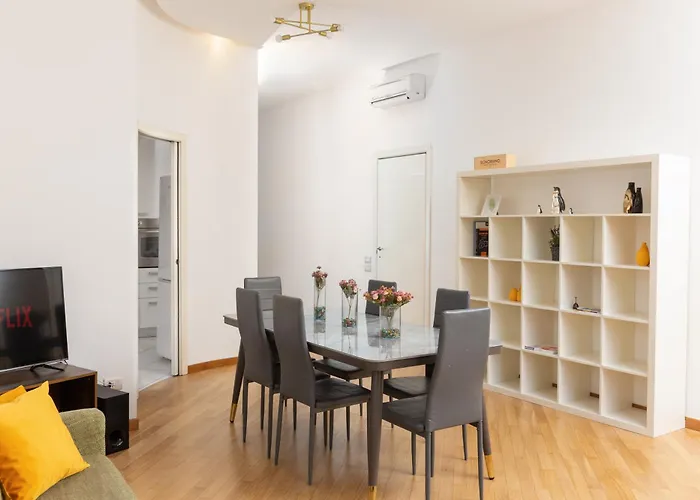 Artstay - Exclusive Apt, Free Parking, Metro, Tram